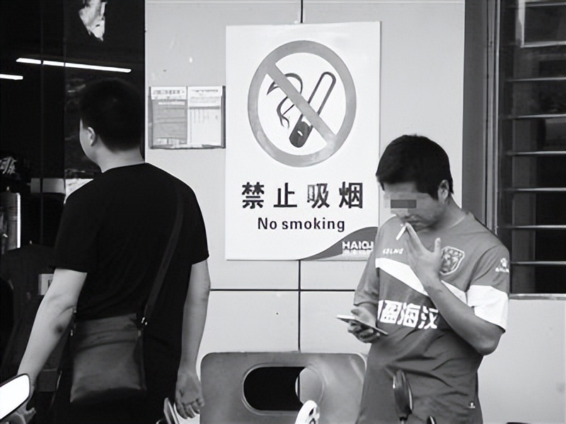 日本人吸烟为何还长寿,老烟民抽烟姿势和新手抽烟方式