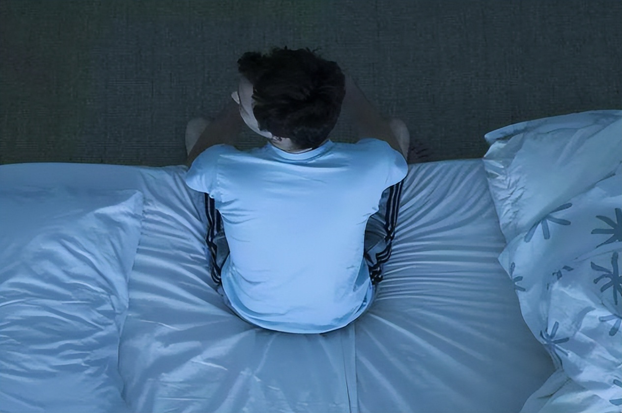 90后小伙和50岁大妈相亲完整视频,90后小伙专骗大龄大妈约会