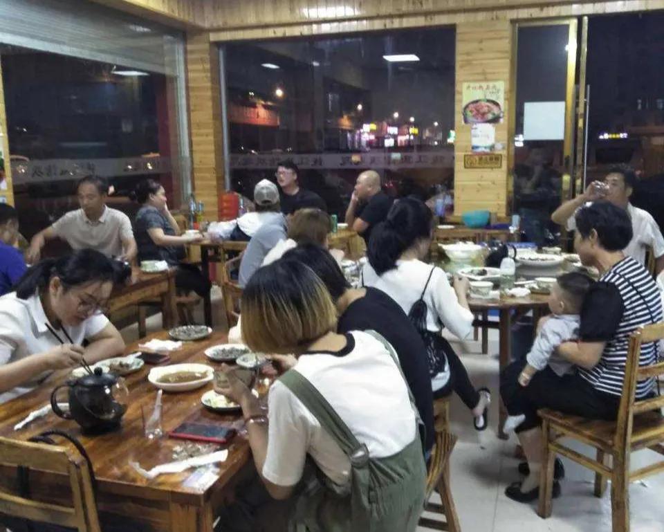 刚刚，我把月入2万元的烧烤店关掉了：表面风光，辛酸自己知道