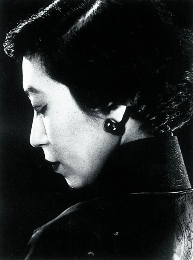 张爱玲为什么嫁给美国难民,如何评价张爱玲和赖雅的爱情