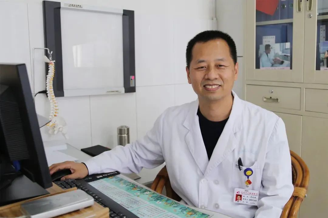 「科普」刚出生的宝宝总“歪脖”是不是病？妇幼康复大咖来解惑