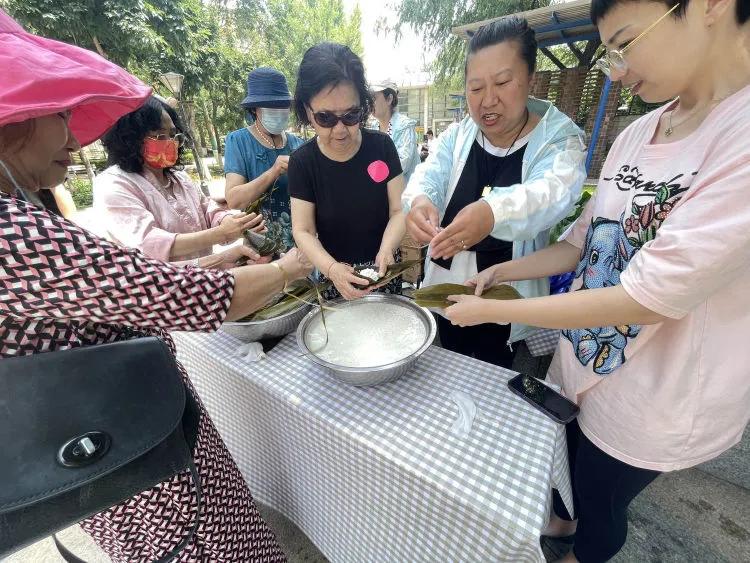 社区开展端午粽飘香浓浓邻里情,社区端午节特色共驻共建活动