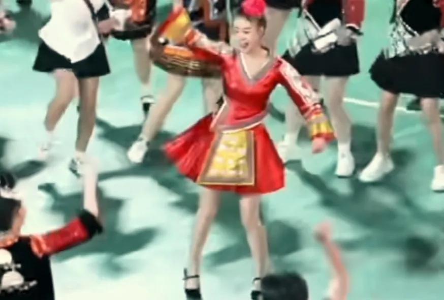 华春莹为“村超”点赞，足协想到“村超”调研，网友：不欢迎。