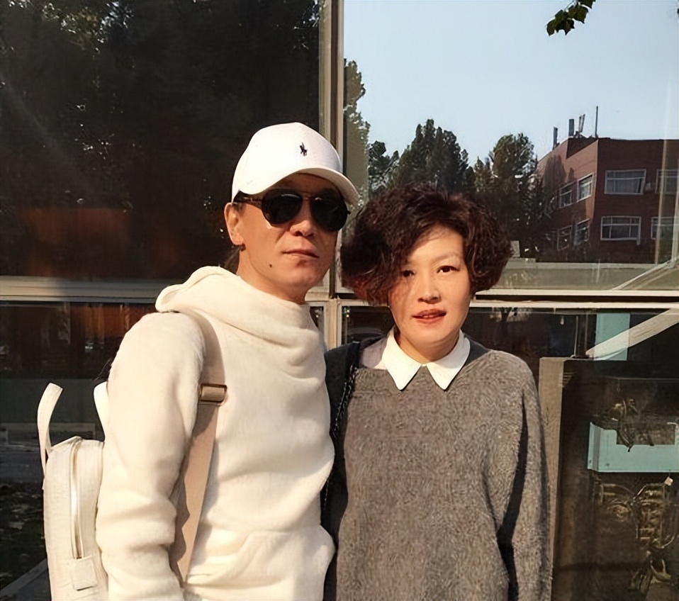 李咏离世4年，再看哈文的状况，才明白嫁给李咏是最好的选择