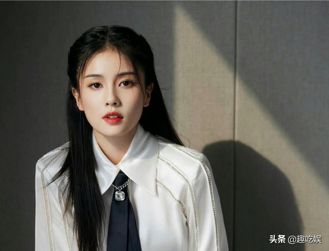 于正说捧红白鹿,于正靠什么捧红白鹿的