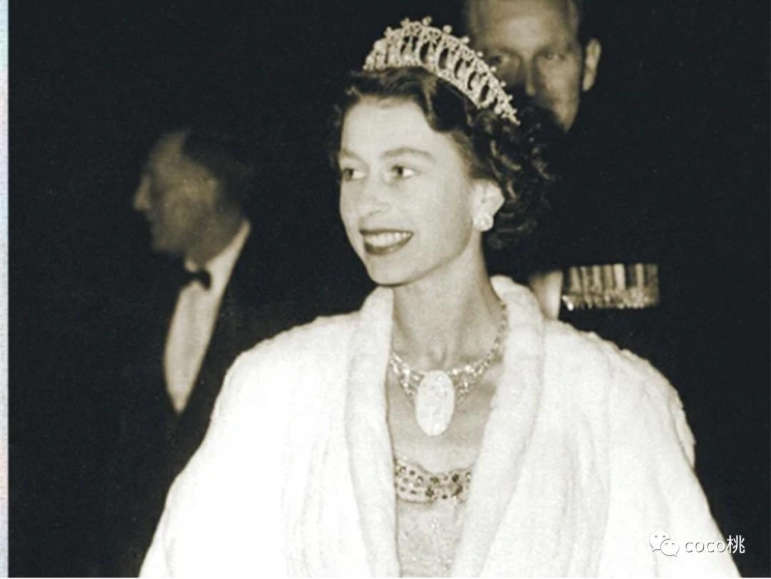 泫雅的订婚戒指，直接花掉男友一半财产？