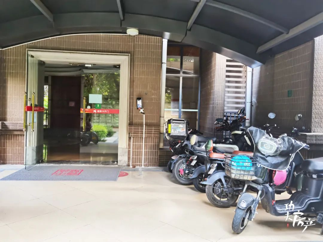 揭秘!10万+的天悦也很多*鸡电**!*鸡电**棚最豪的竟是它