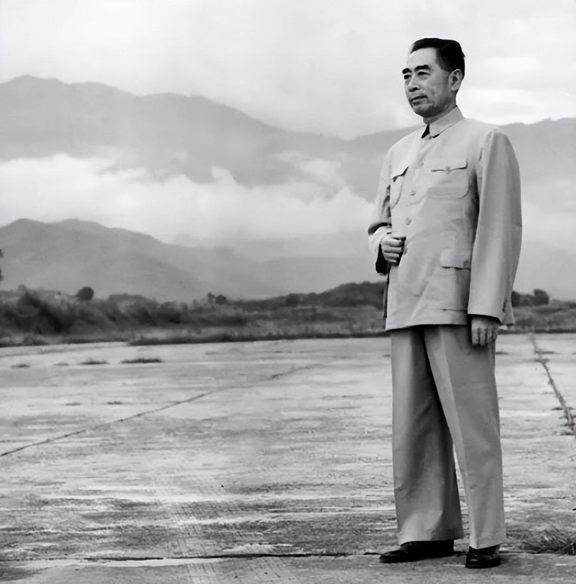 1970年周恩来侄女入伍，当面向伯父汇报，总理：你能不能脱下军装