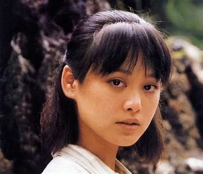 “狂野性感”的宁静，混娱乐圈无人敢*规则潜**，情史劲爆火辣