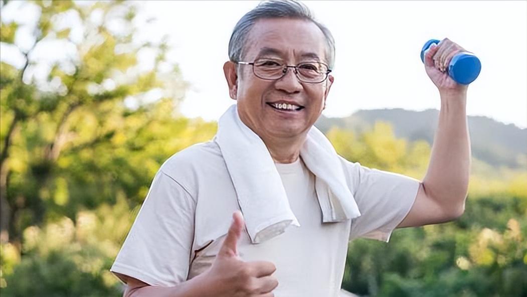 70岁老人压腿拉筋有好处吗,老人压腿的好处与坏处