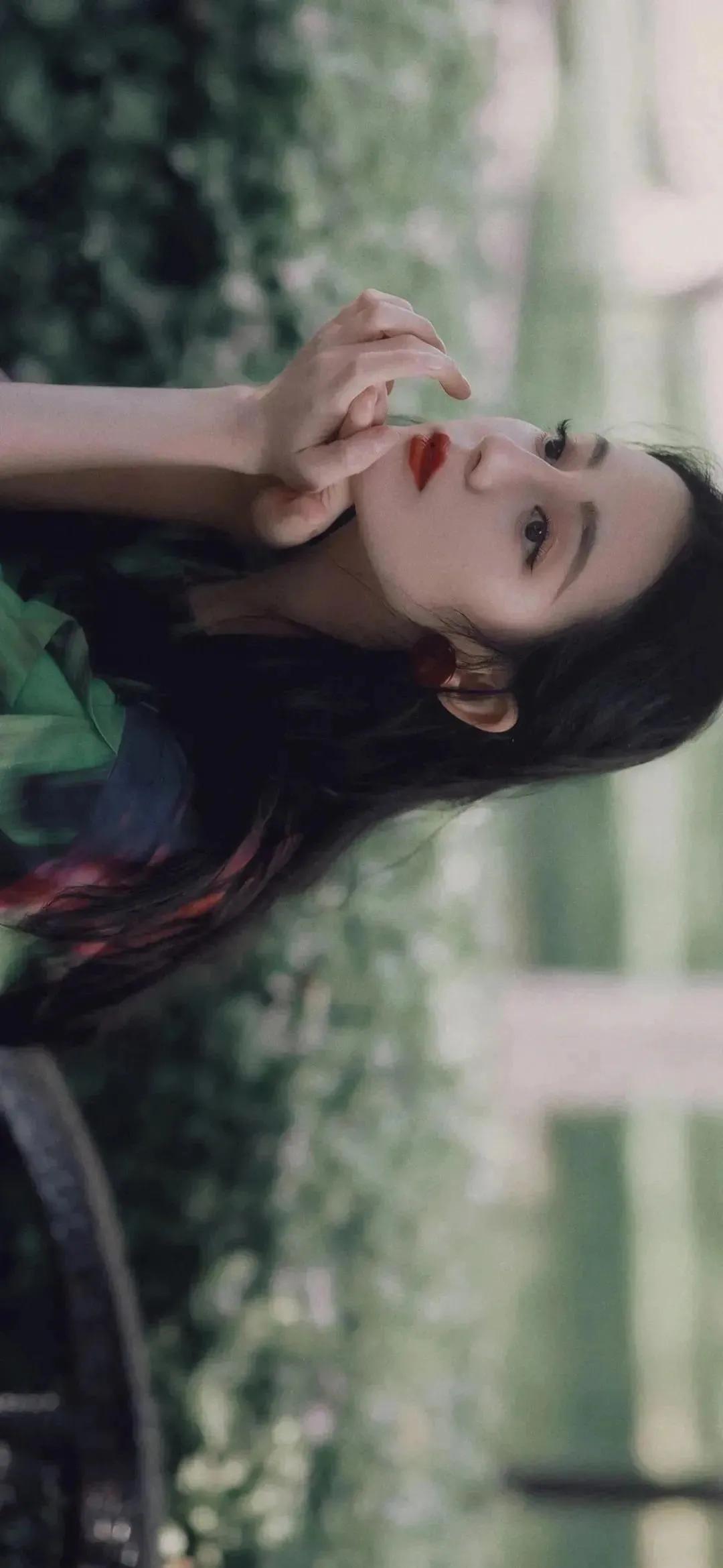 蓝红色美女全屏壁纸,二次元美女壁纸全屏