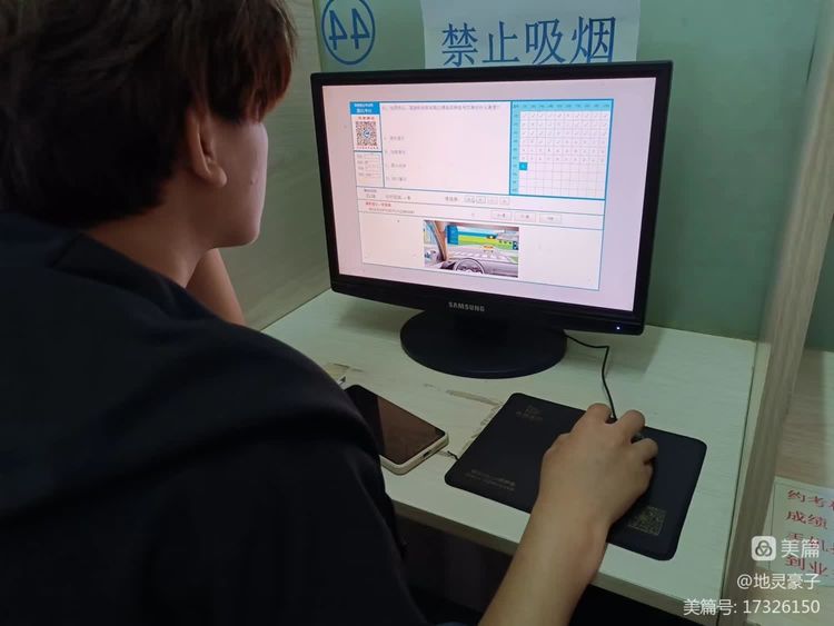 搞笑教练教车最火的视频,逼疯教练教车搞笑视频