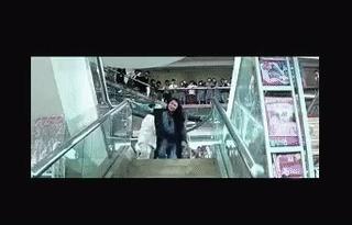 息影18年，58岁张曼玉近况曝光：独居贫民区，不婚无子，活得太飒