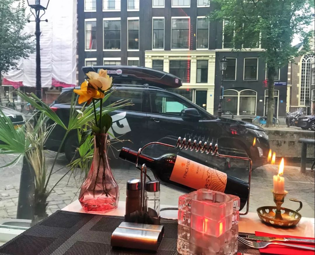 开车去欧洲第23集:在阿姆斯特丹*灯区红**,2名荷兰壮汉挑衅被我怼