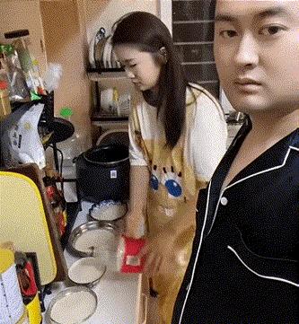 街头魔术大师秀操作，手法实在是太厉害了，找不出任何的破绽