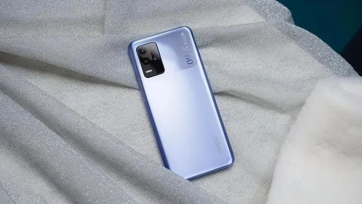 13GB+5000mAh，现已跌至965元，6400万三摄手机沦为百元机