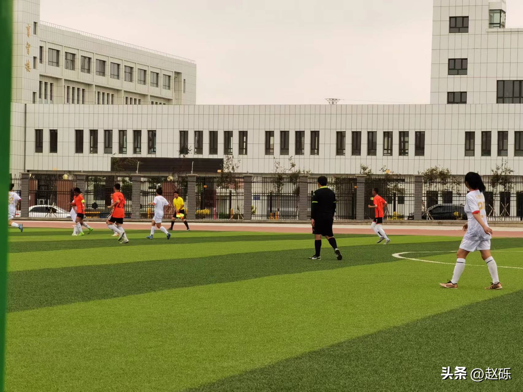 乌鲁木齐中小学足球赛三四轮比赛波澜不惊