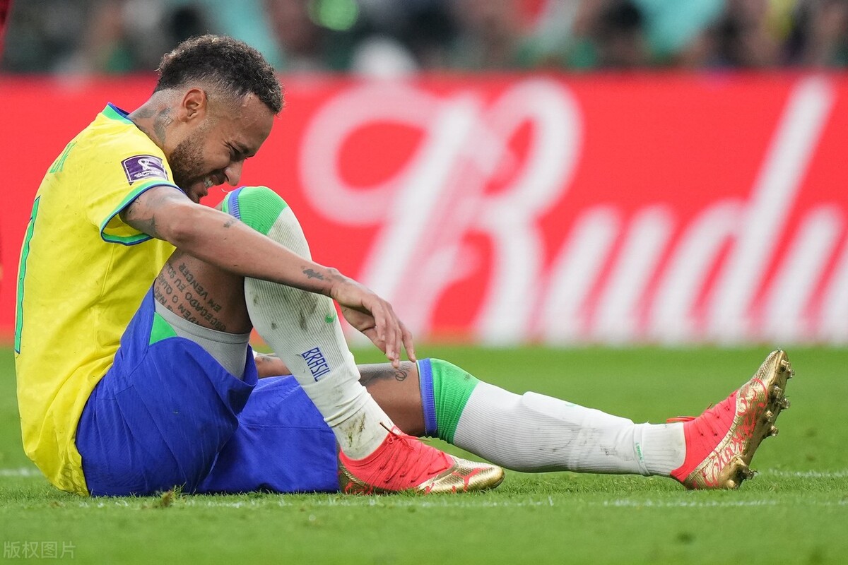内马尔2014年世界杯重伤下场,14年巴西内马尔受伤