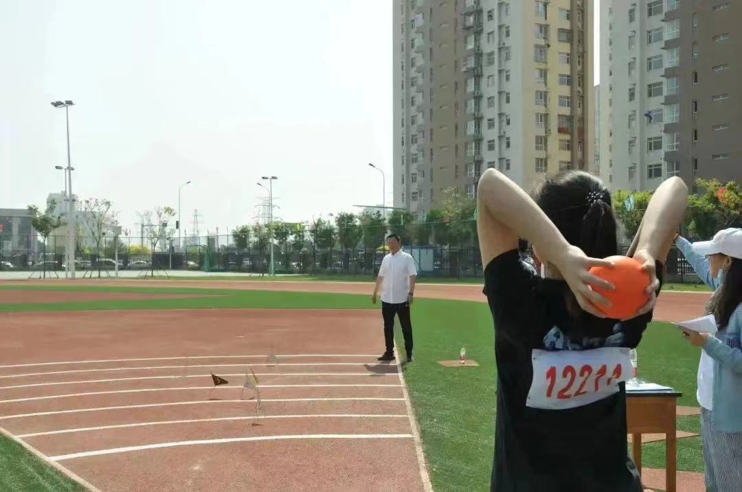 校园运动会开幕式展现青春活力,校园阳光体育运动会