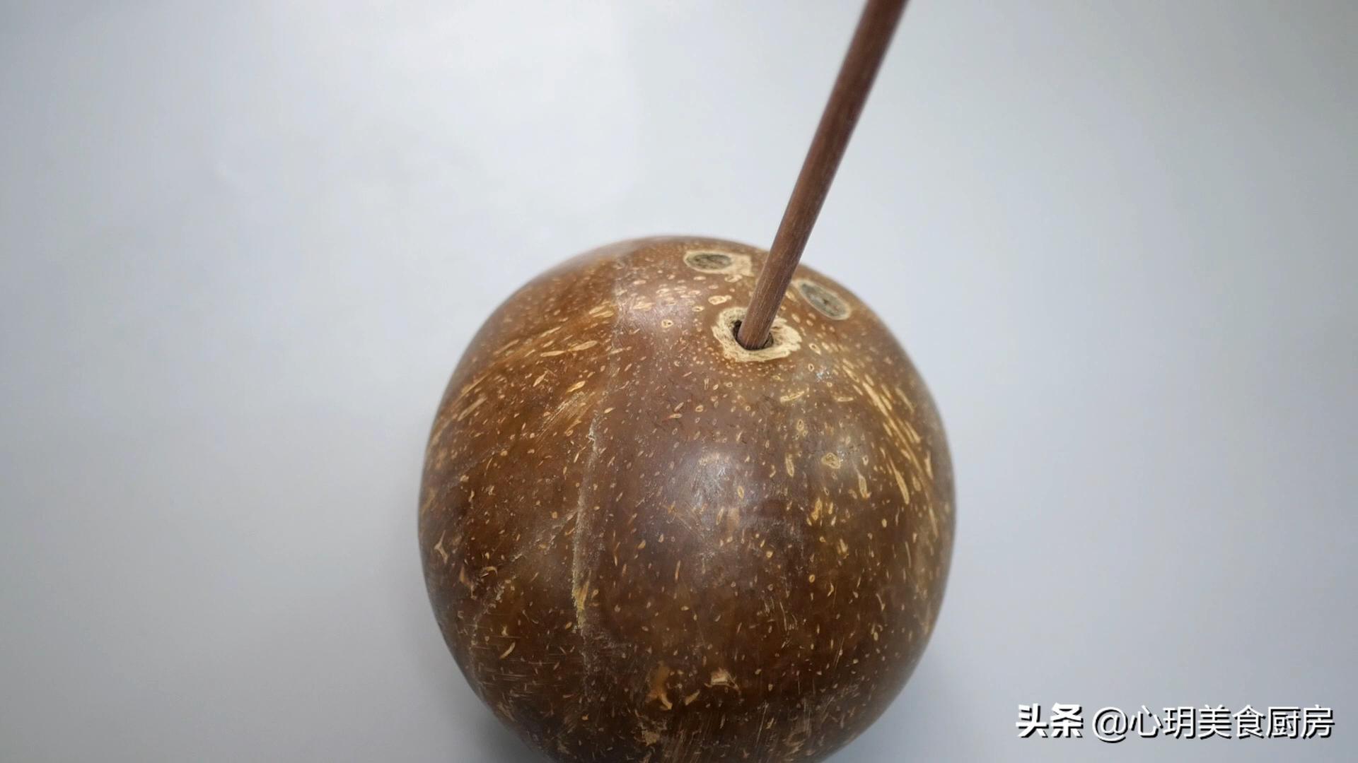 如何打开椰子取椰子肉,用开椰子的工具如何打开椰子