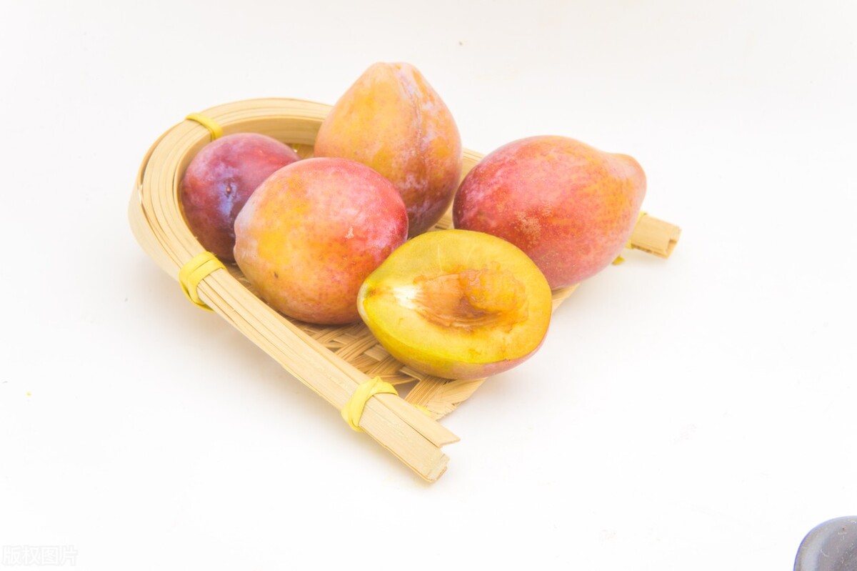 西梅和李子区别口感,西梅李子怎么选才甜呢