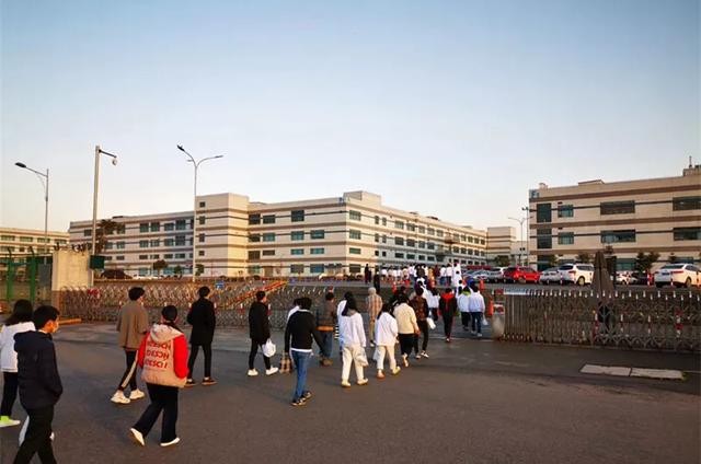 走近重庆西永微电园的90后——青春不止是流水线