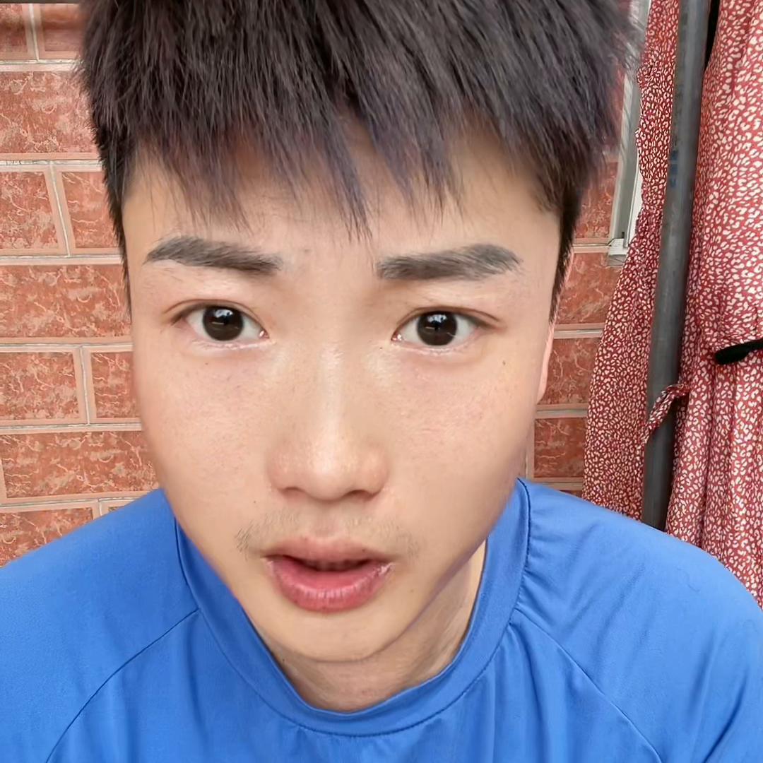 现在社会很现实的没有谁的钱赚的是容易的虽然俊熙说的...