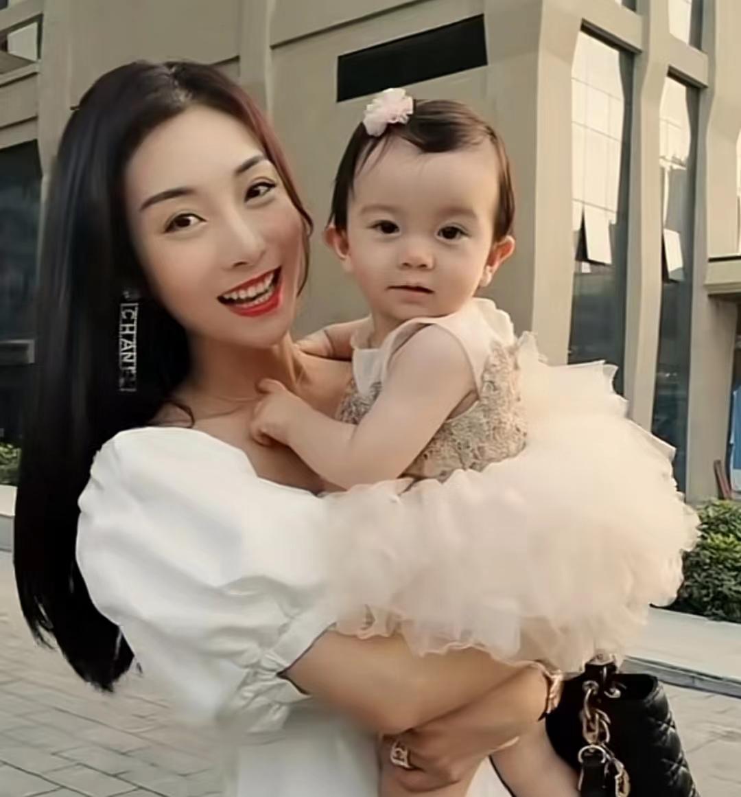 31岁未婚试管三个混血宝宝,36岁单身女子试管婴儿双胞胎