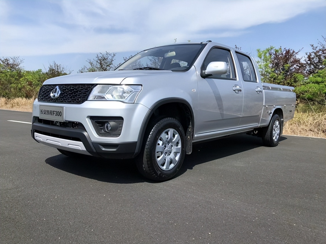 试驾长安凯程F300实用耐用动力操控舒适感一样不少