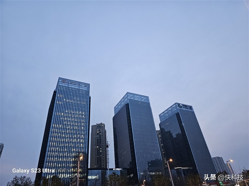 三星galaxys22超大杯,三星galaxys23ultra湖屿蓝评测