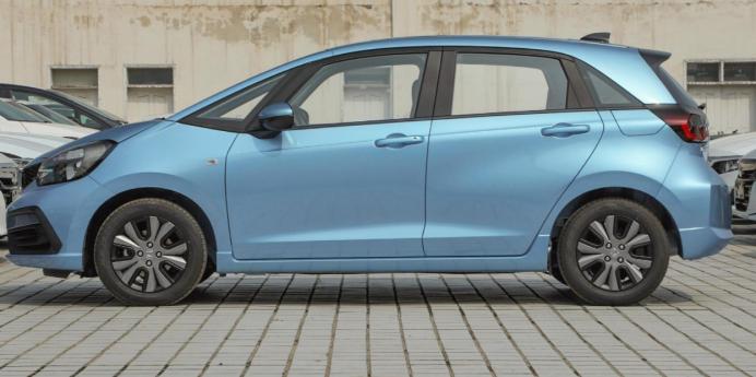 新手第一辆车家用车怎么选,想买舒适省油的轿车绕不开这三款