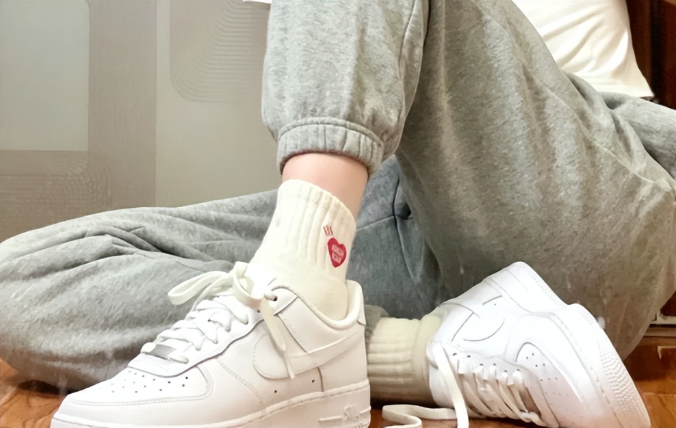 空军走路会哒哒响吗,空军走路是什么声音