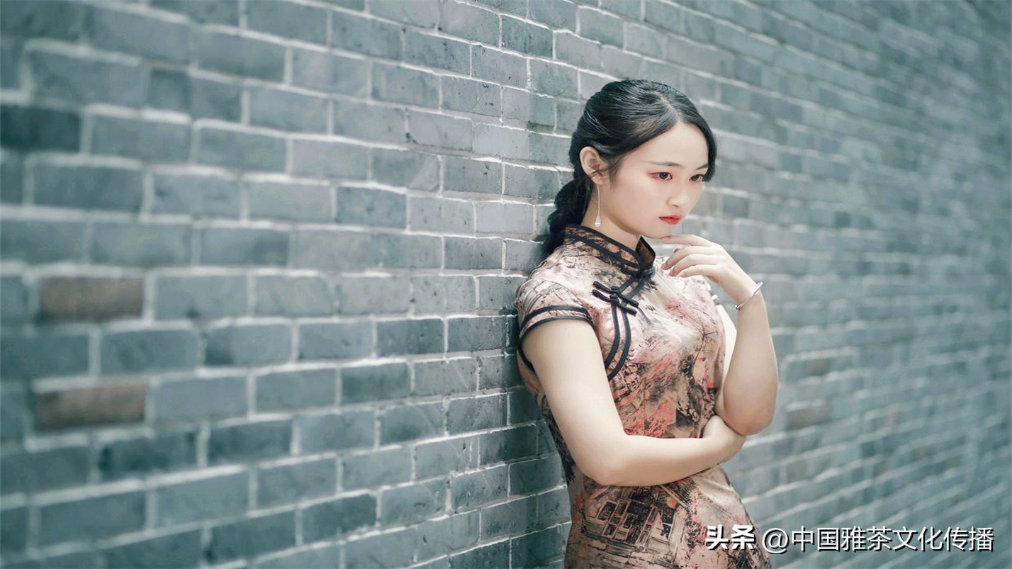 往事越千年人生弹指间意思解释,往事越千年人生弹指间的含义