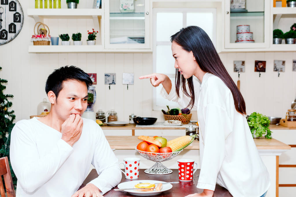 女性结扎好还是男性结扎伤害小,女人结扎和男人结扎后遗症