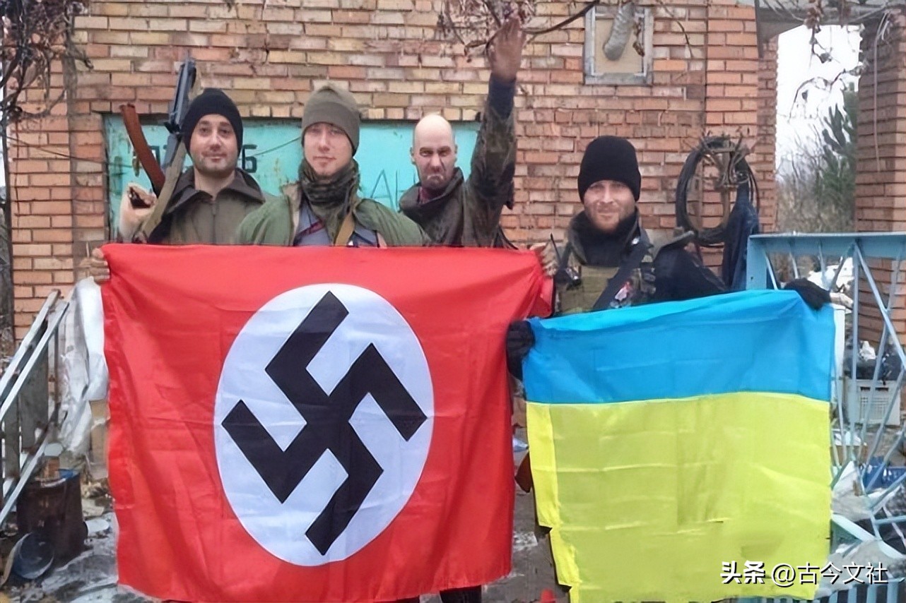 乌克兰军队高呼口号,乌克兰军队高唱国歌