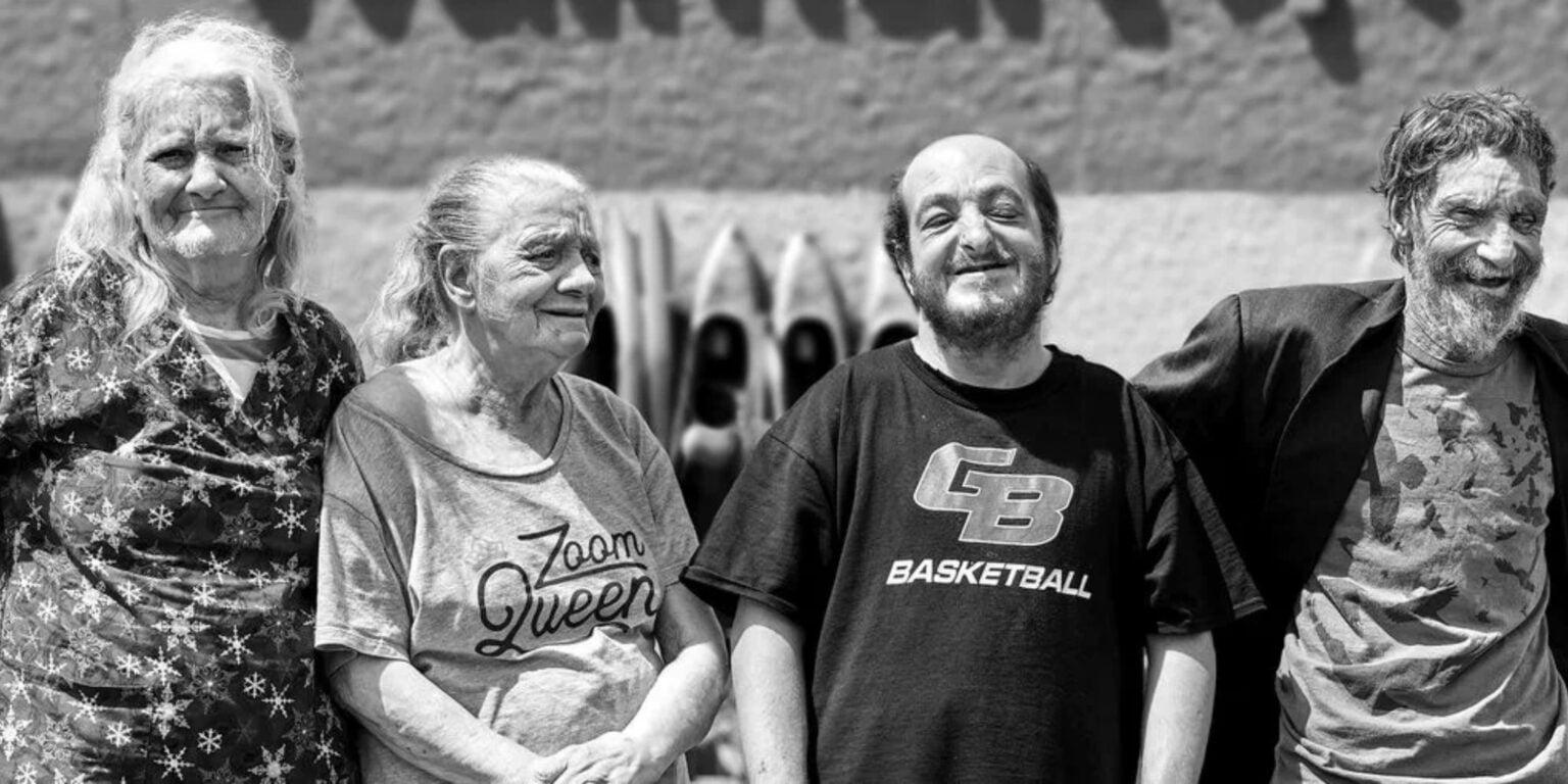 美国家族*伦乱**三代：*亲近**结合导致后代残障，无法说话只能犬吠