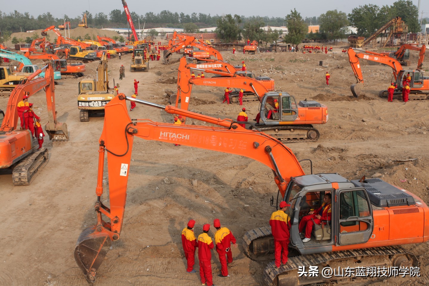 蓝翔学挖掘机要多久,去蓝翔学挖掘机需要多少钱