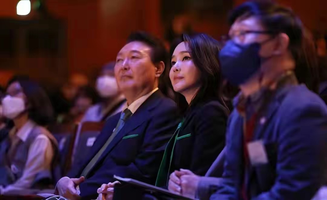 韩国第一夫人粉色穿搭,韩国第一夫人的打扮