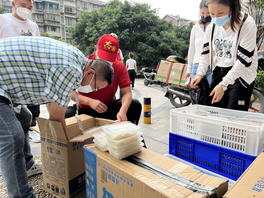 抗疫战中的一抹志愿红,那一抹最亮眼的志愿红