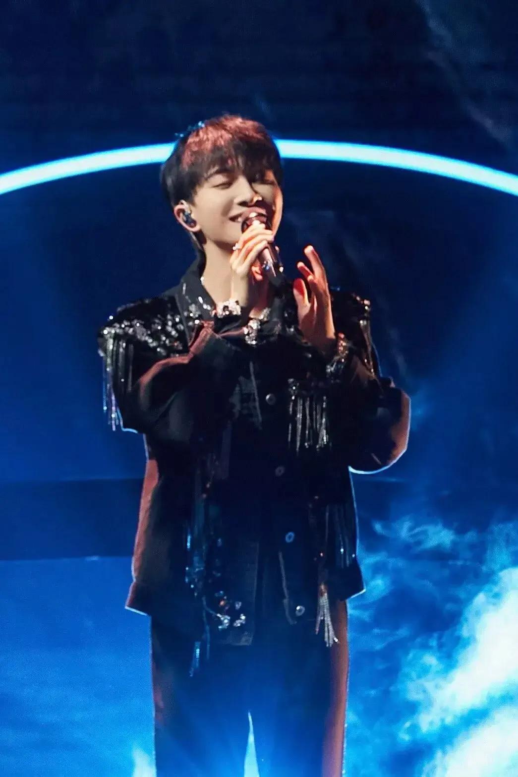 看周深录制现场,看周深最近歌曲反应视频