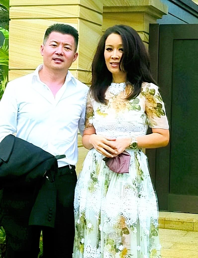 那英与高峰结过婚没有,那英与高峰的恋爱