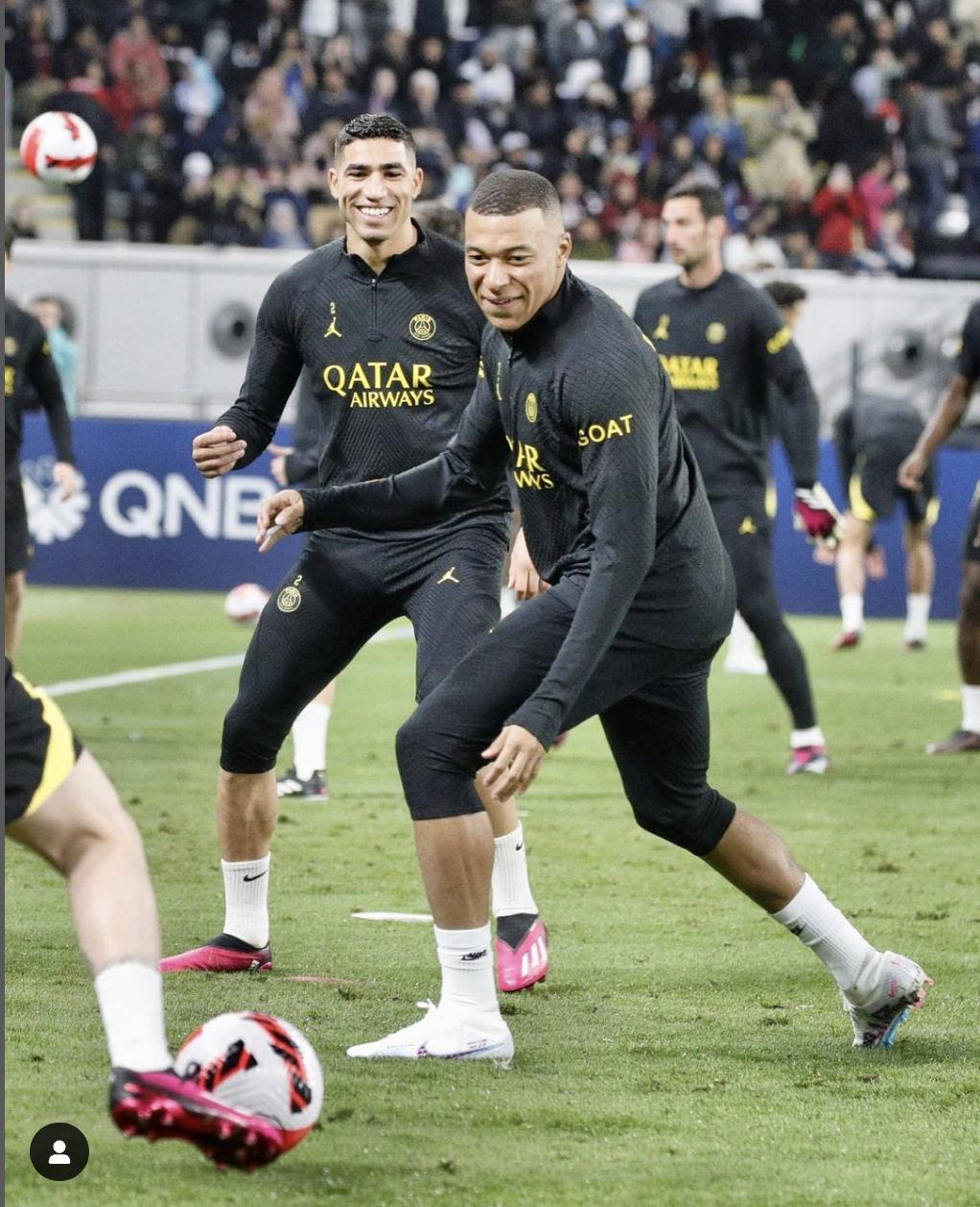 齐达内把足球艺术发挥得淋漓尽致,足球十大中场大师齐达内