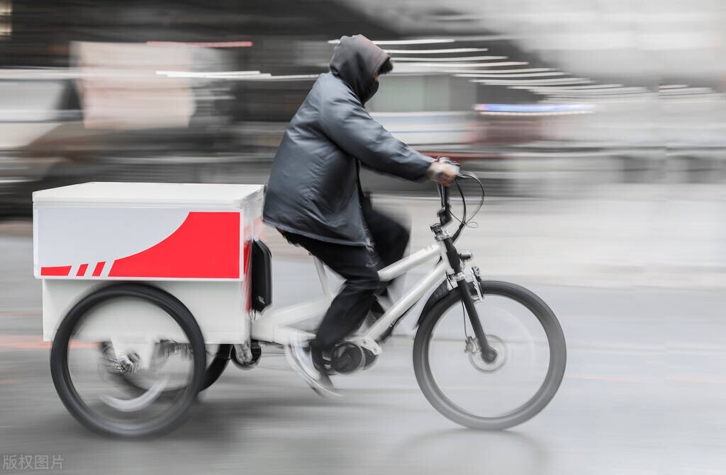 快递员整天工作吗工资多少,快递员1个月能挣多少钱