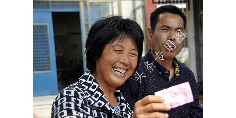 56岁阿姨：我爸和继母恩爱50年，继母去世，我才知道一切都是假象