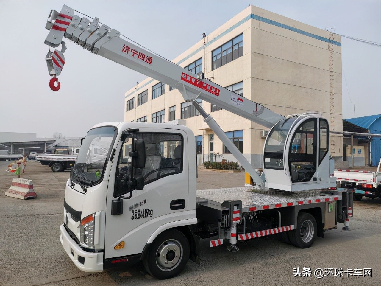 吉利汽车的转型成功案例视频,逆势上扬新能源汽车进入高光时刻