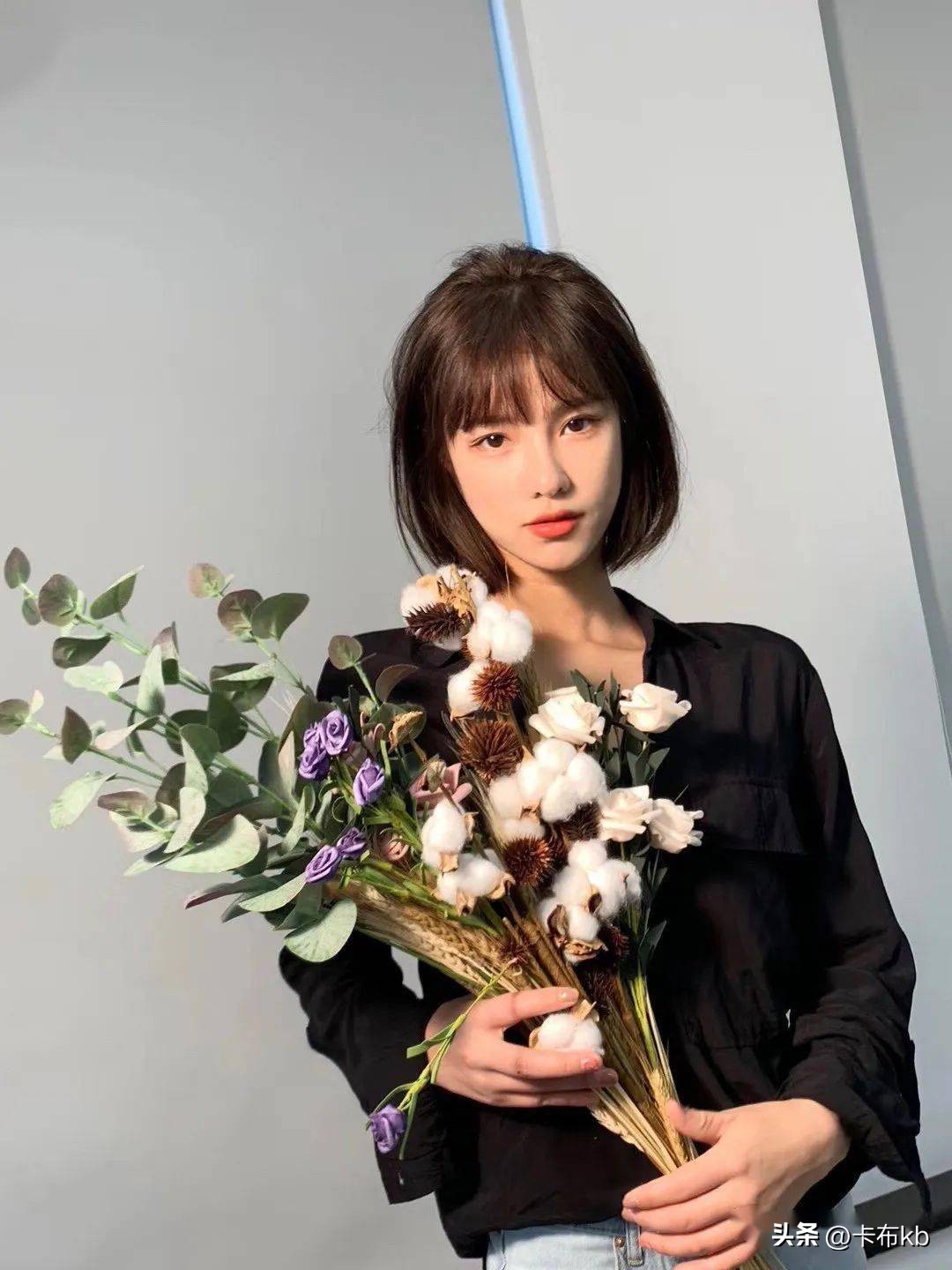 你要谦卑你要高贵朗读,人有多谦卑就有多高贵的意思