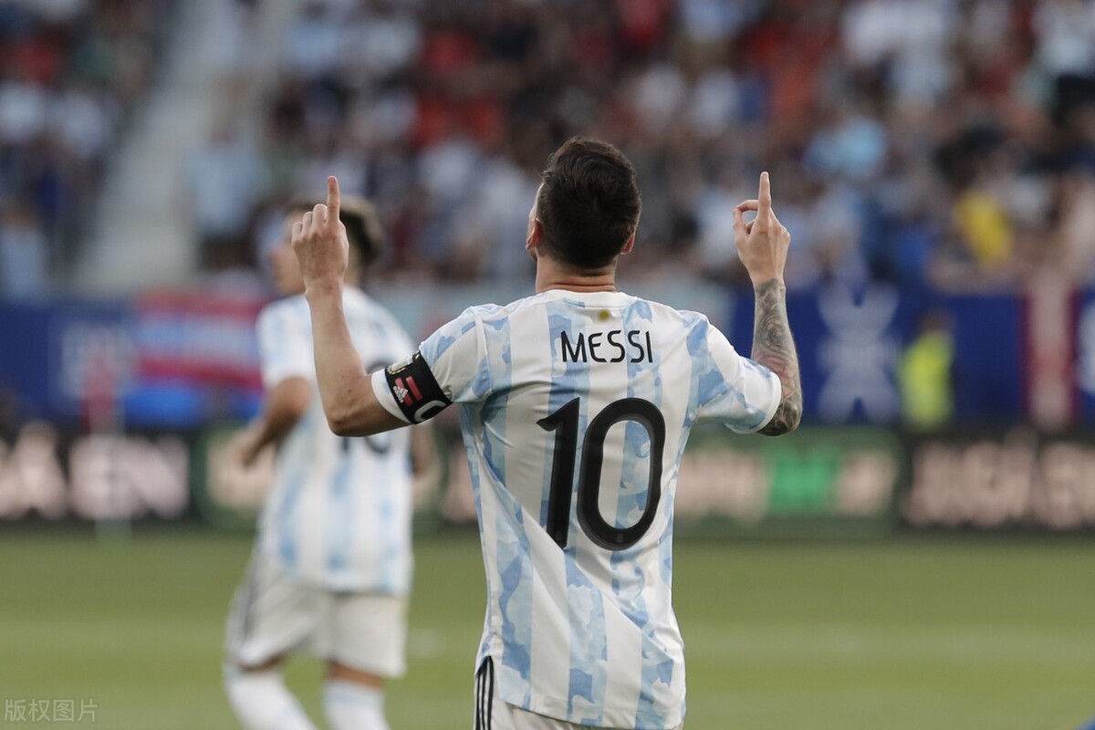 梅西c罗单场任意球双响合集,国际友谊赛梅西五子登科