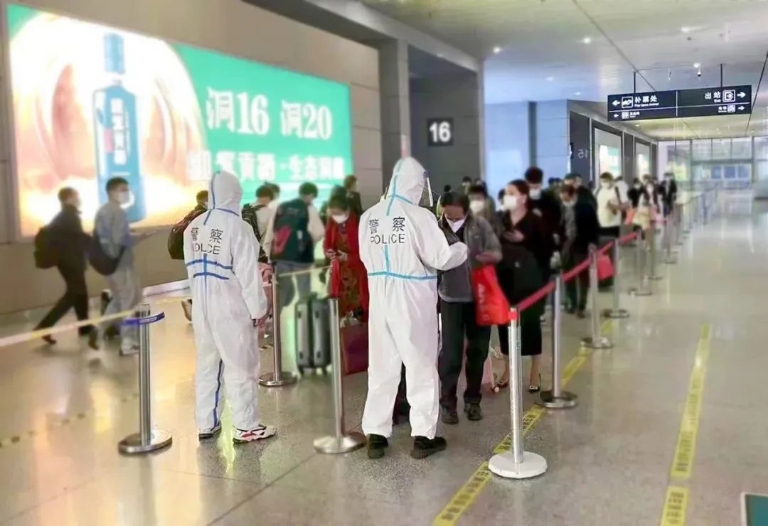 公安五一我在岗安全不打烊,节日我在岗公安安全检查