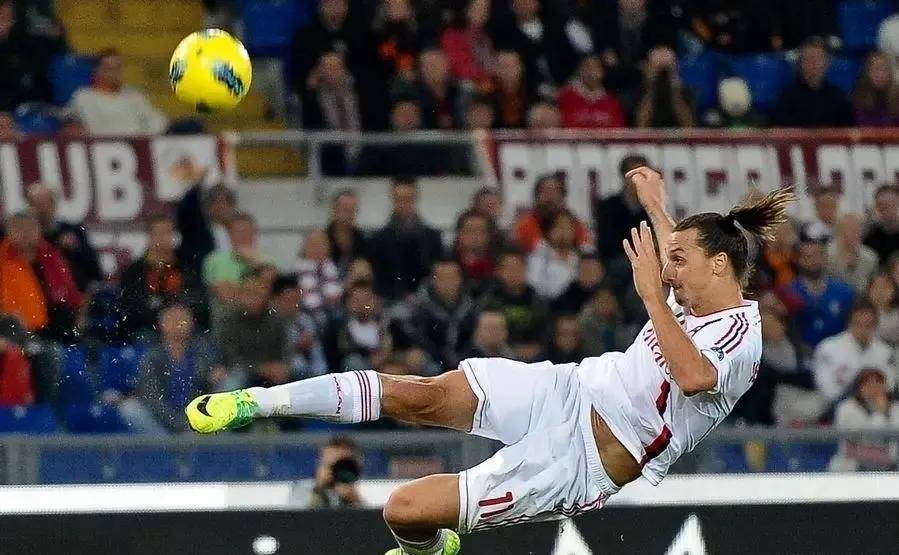 伊布退役兹拉坦,伊布退役纪念球衣