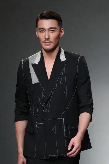 假下巴对决！谁的能戳死人，谁的下一秒就飞出去，谁的越整越残？